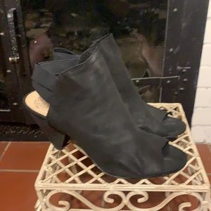 Black open toe Sandals, almost new